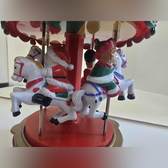 Christmas Electronic Carousel Lights & Music Plays 12 Melodies In Harmony Turns - Picture 3 of 5